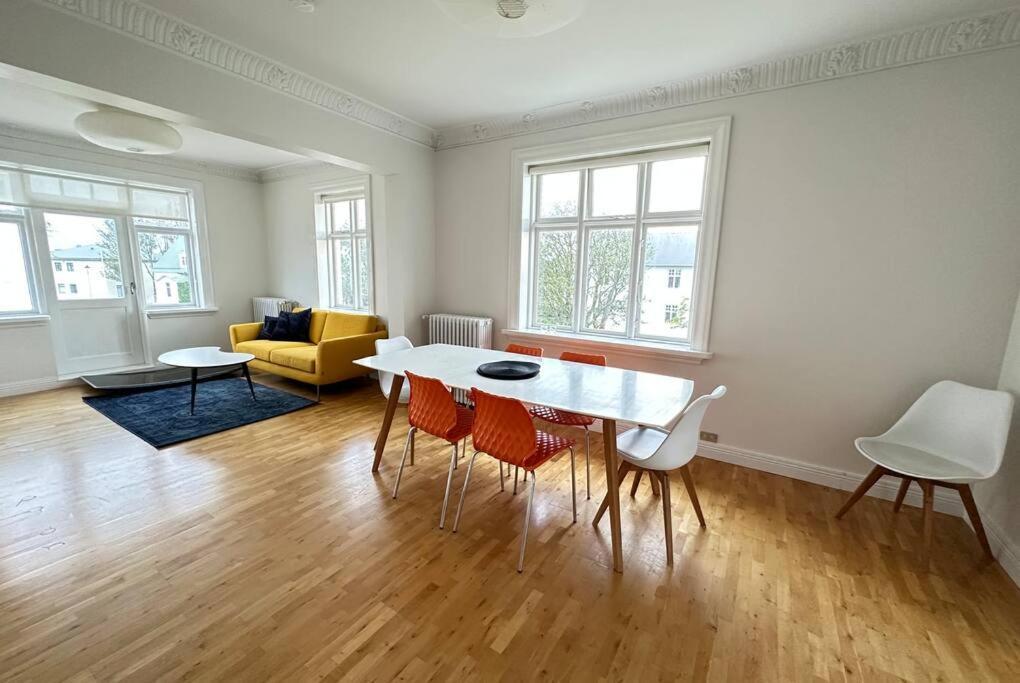 Beautiful 2 Bedroom Downtown Apartment Reykjavík