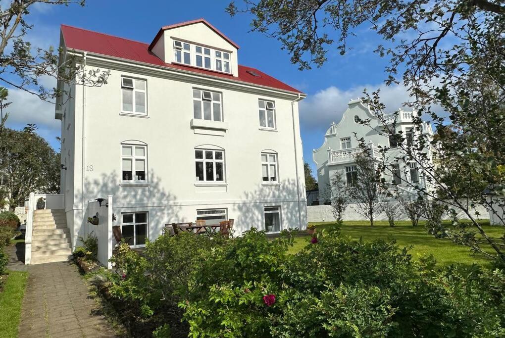 Beautiful 2 Bedroom Downtown Apartment Reykjavík